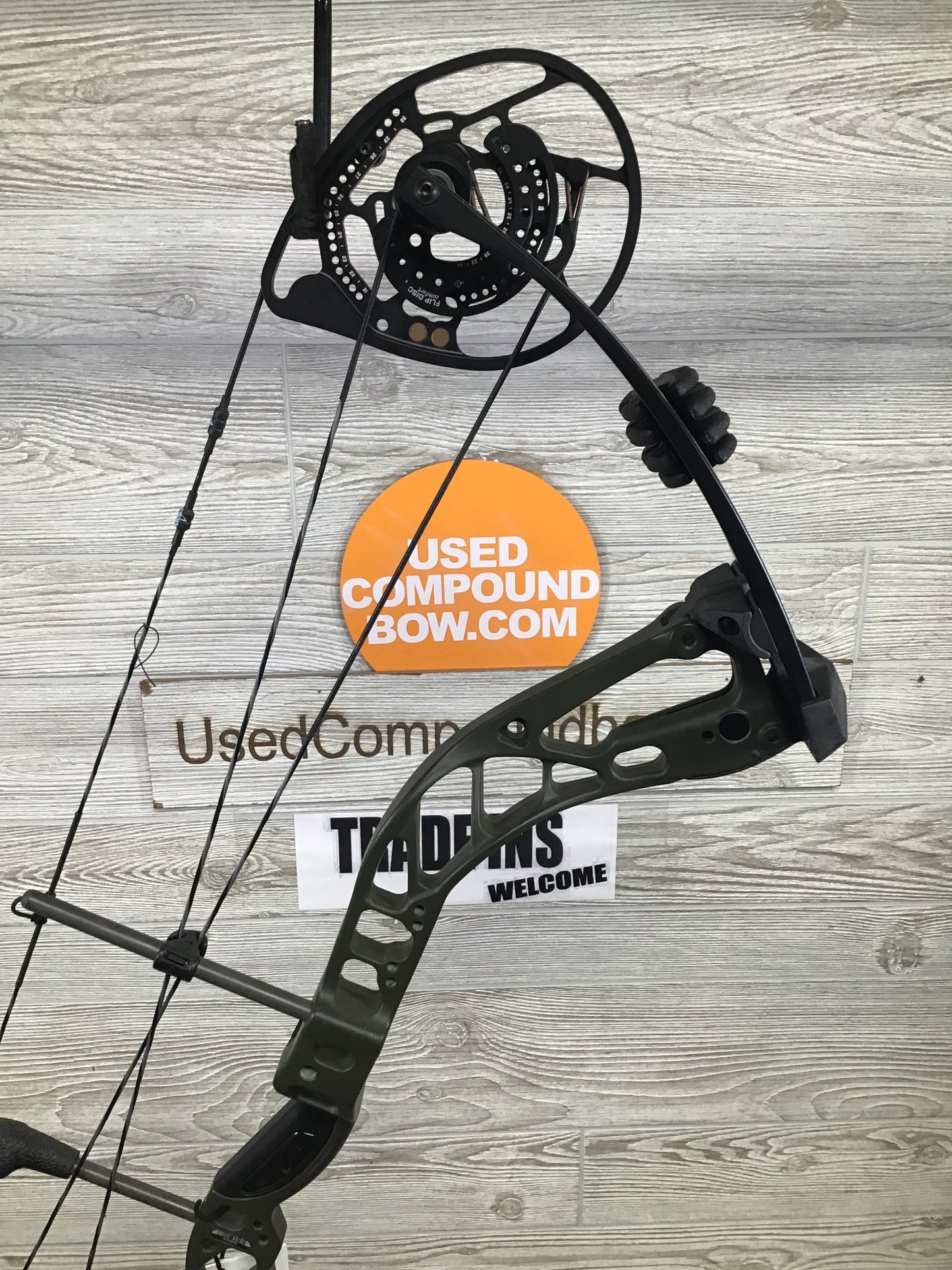 Bowtech Amplify Right Handed 21"-30" 8-70# OD Green