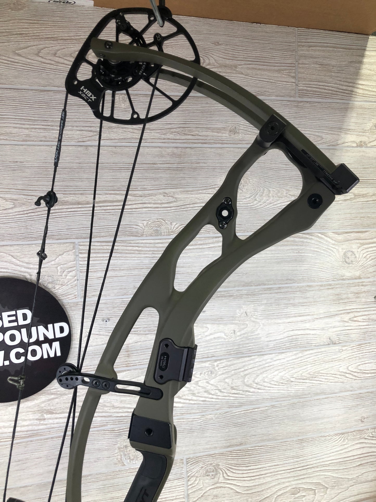 Used Hoyt RX-8 Right Handed Wilderness Green 70lbs 25-30"