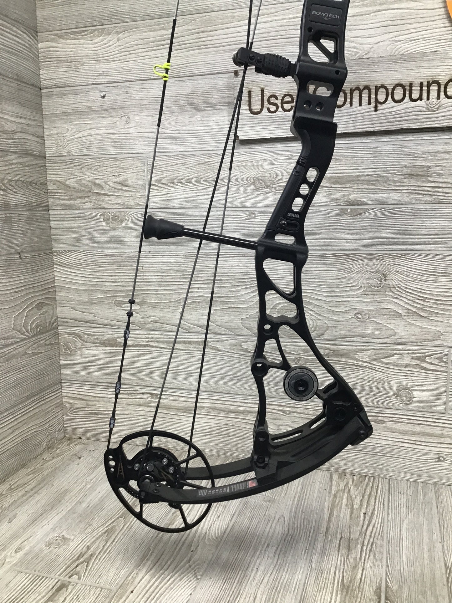 Used Bowtech Core SR 60-70lbs left Hand Black