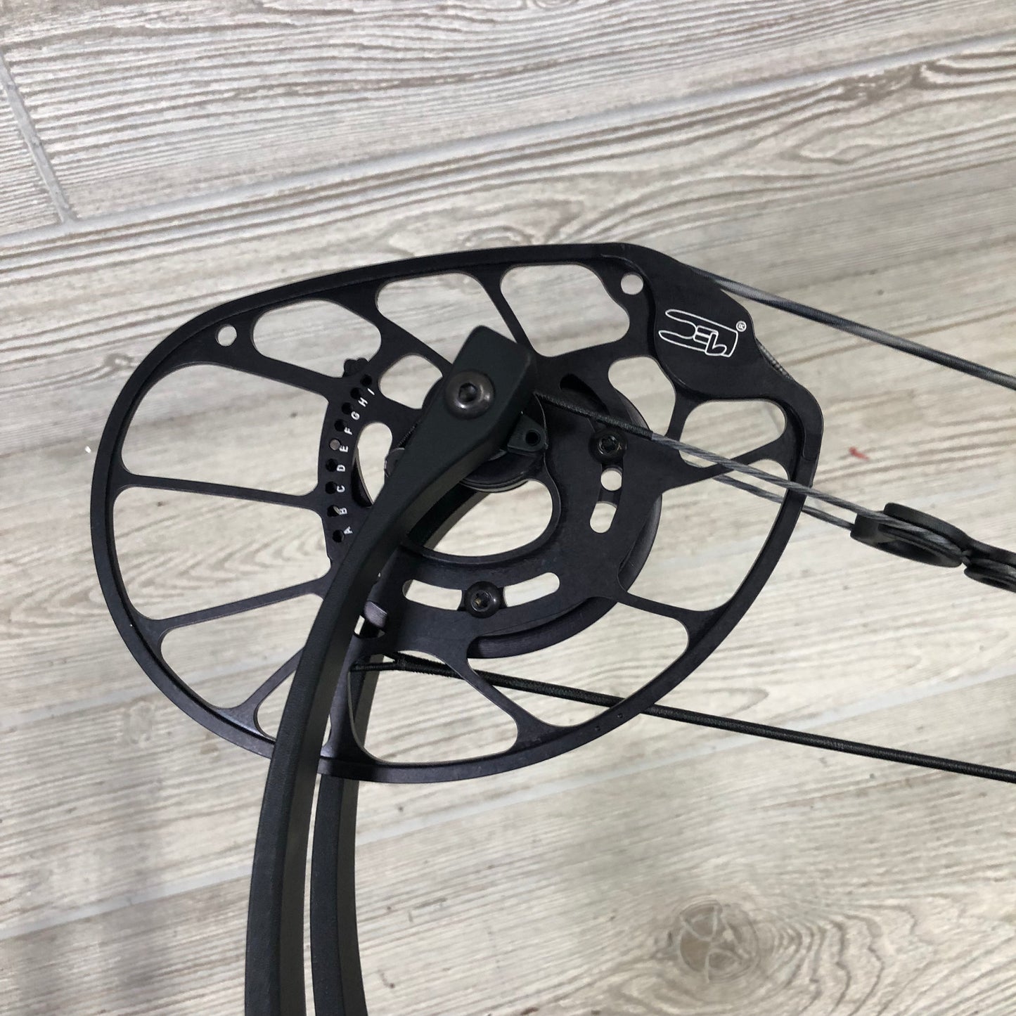 2024 PSE Nock 30 ES Right Hand Black 70lbs 27-31"