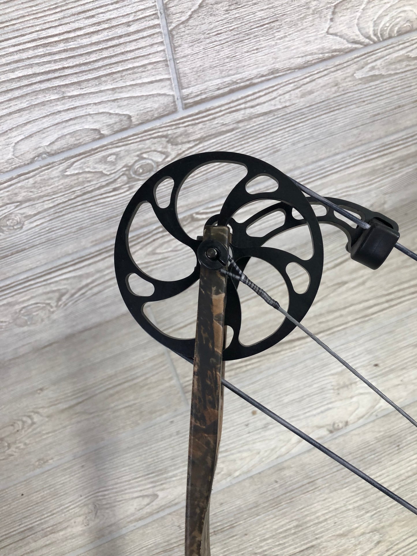 Used Mathews Icon RH 29" 50-60lb Bow Package