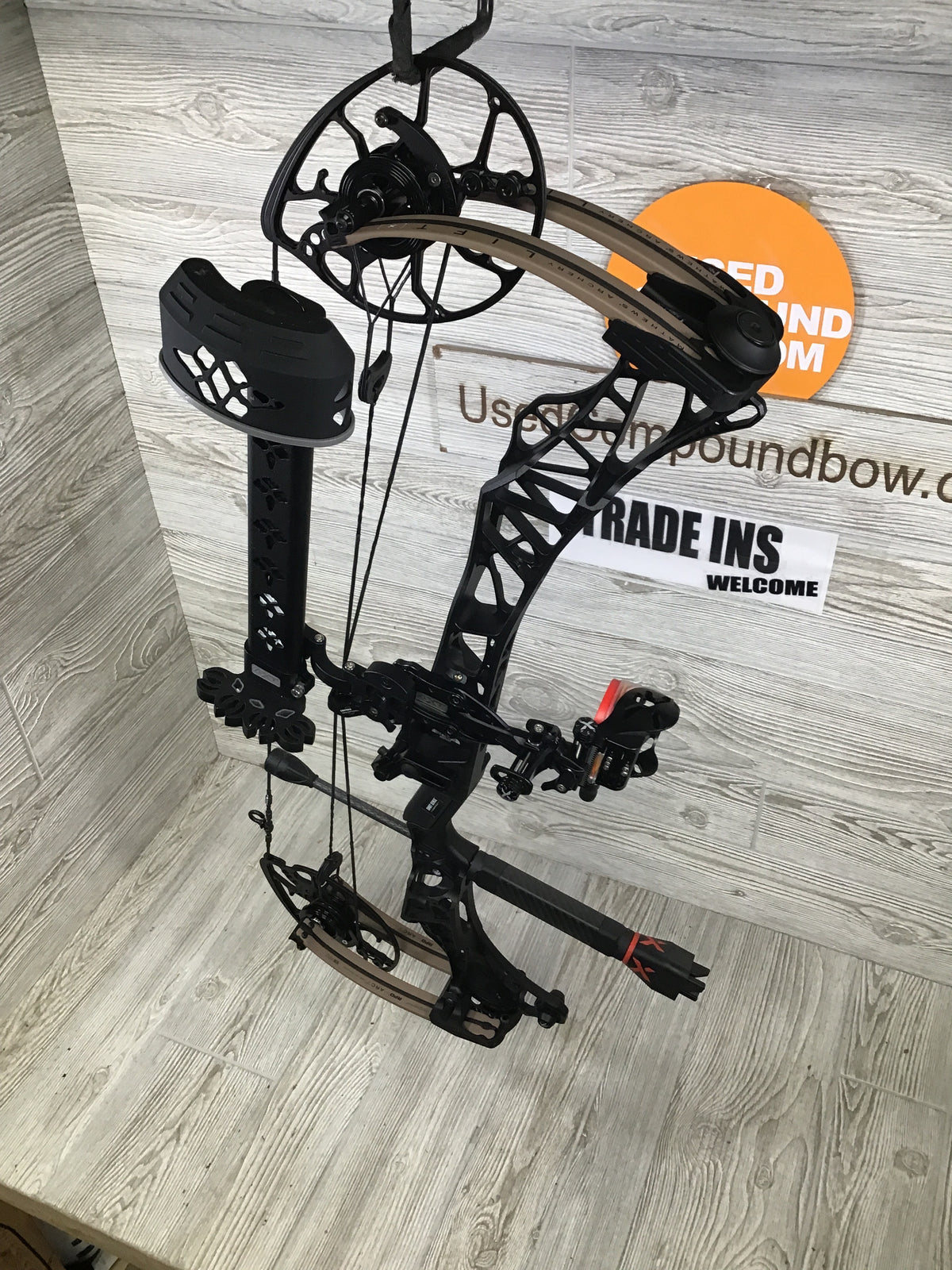 Used Mathews Lift X 29.5 Right Hand Black riser/Earth limbs Bow 27/65 Pkg
