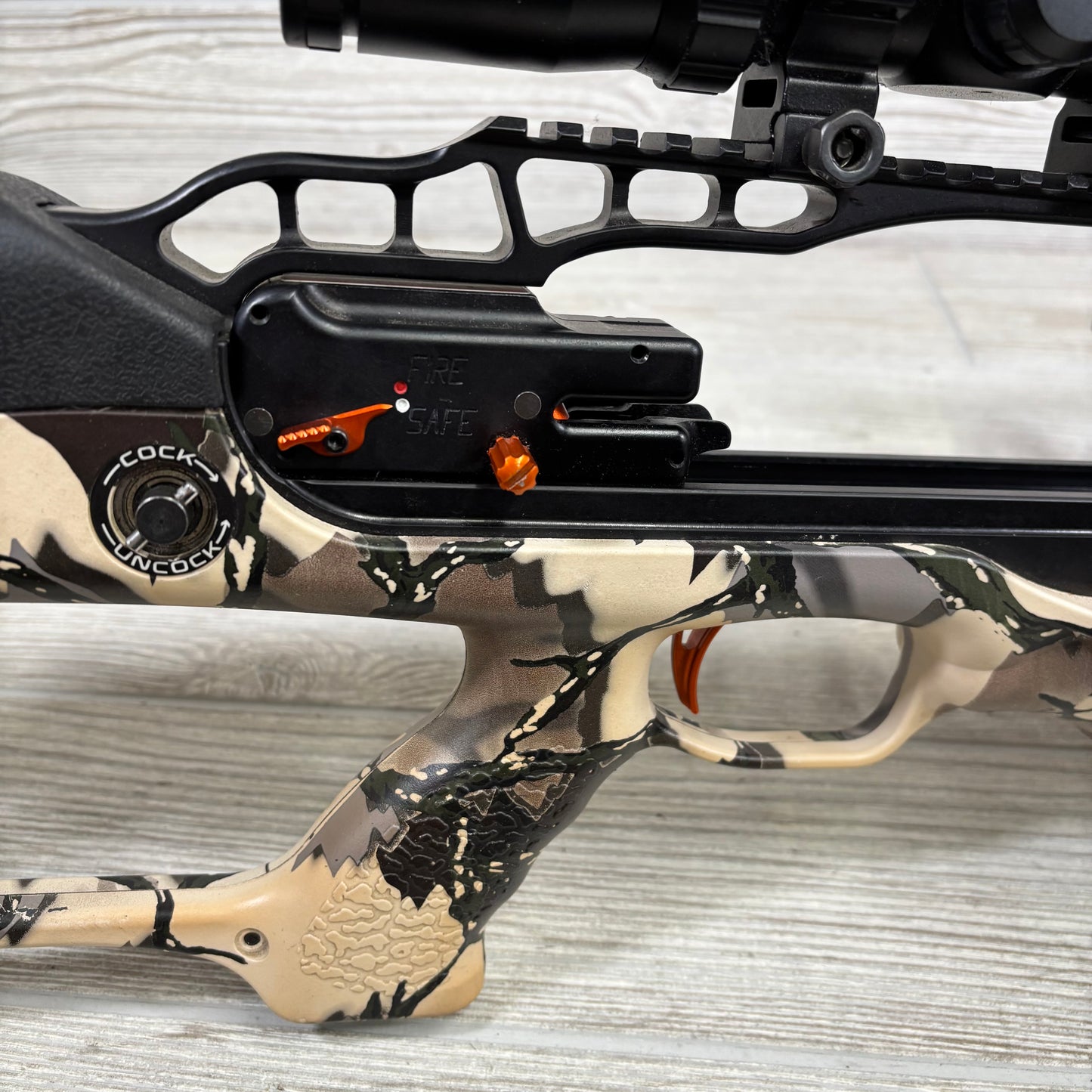 Used Ravin R10 crossbow with new Gas strings