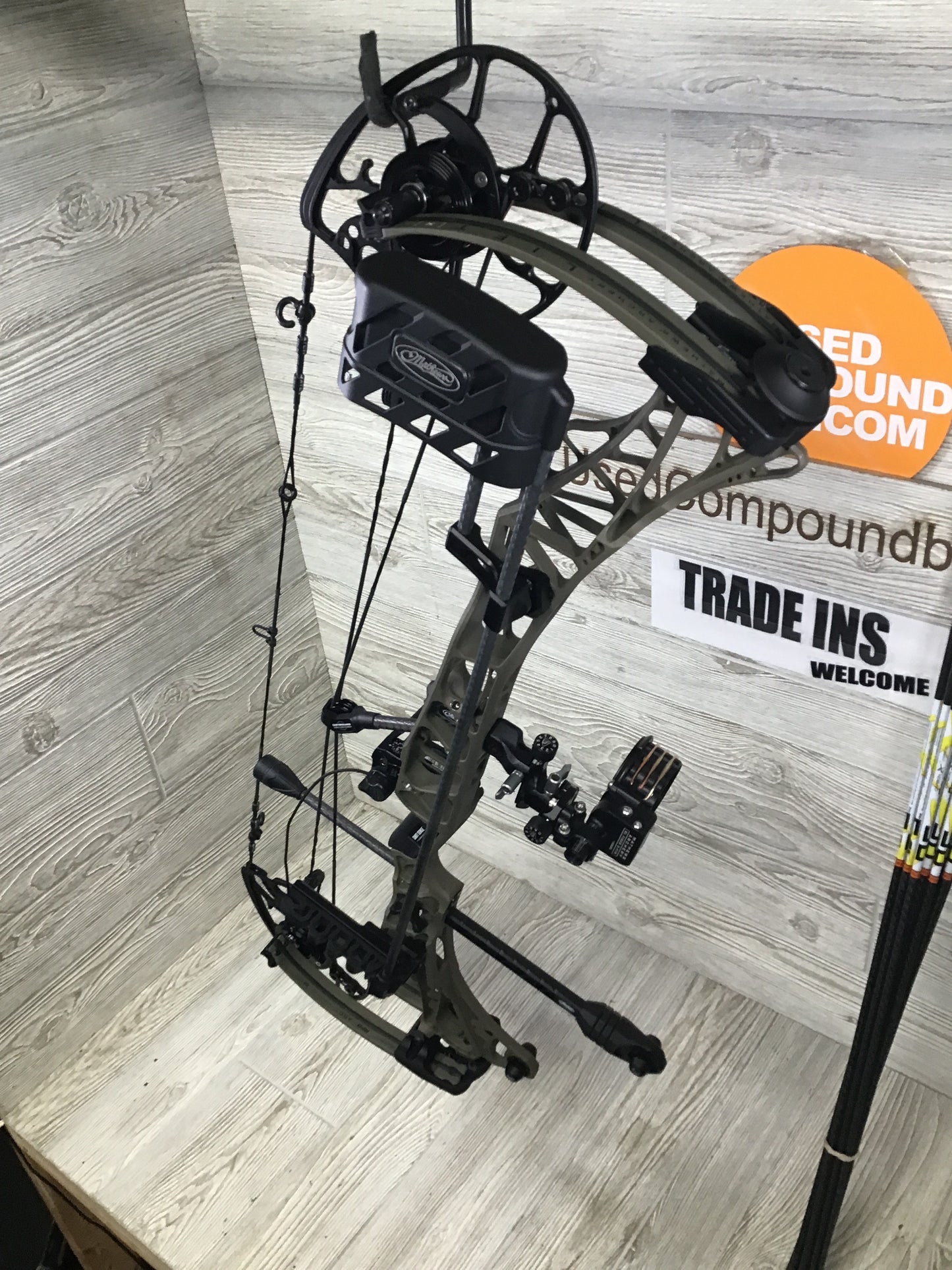 Used Mathews Lift X 29.5 Right Hand Ambush Green 26.5"/70# LOADED Package