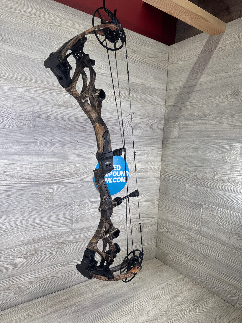Bowtech Carbon One X 60-70# LH Mossy oak Camo