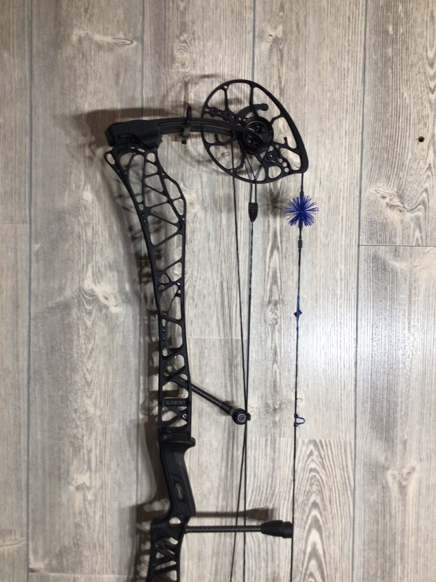 Used Mathews Lift X 33 Black Right Hand