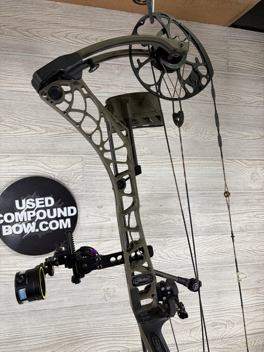 Mathews Phase 4 33 RH Ambush Green Package 29" 70lb