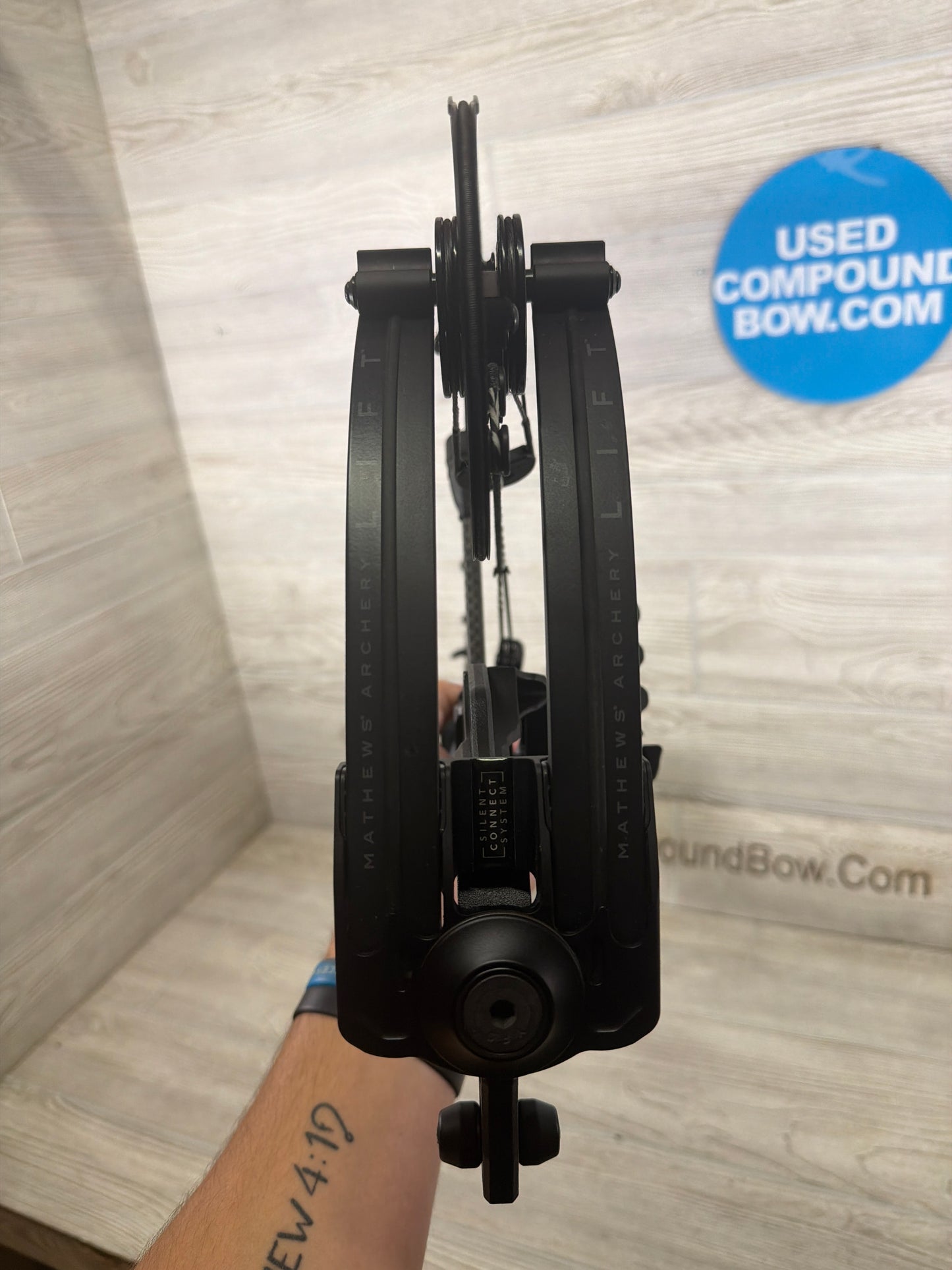Used Mathews LIFT 29.5 29.5" 70lb Granite FTB Right Hand Bow w/ Granite Lowpro Quiver