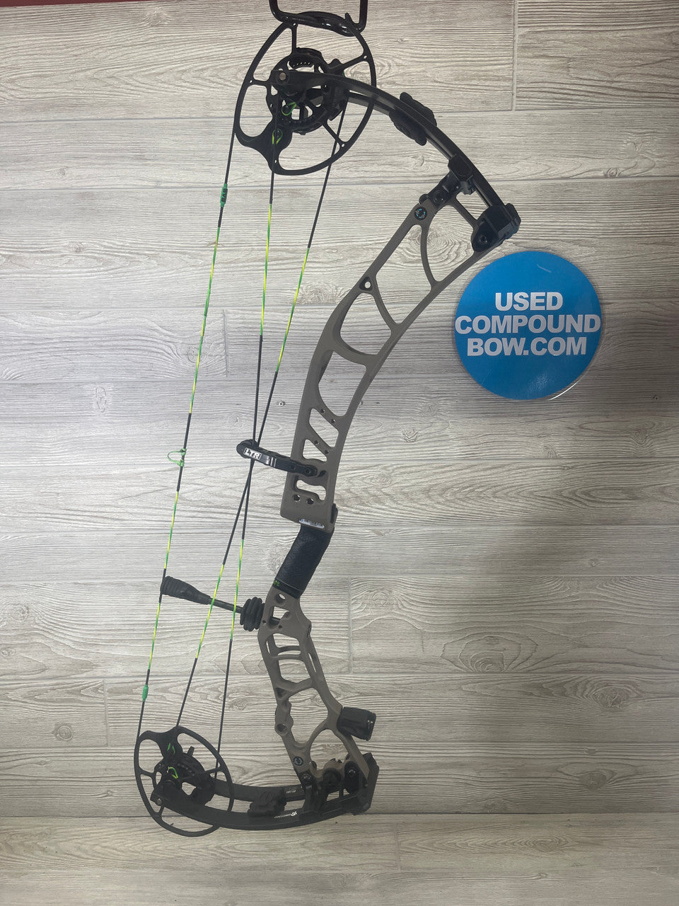 used Elite Omnia Right Hand 65lb sienna brown