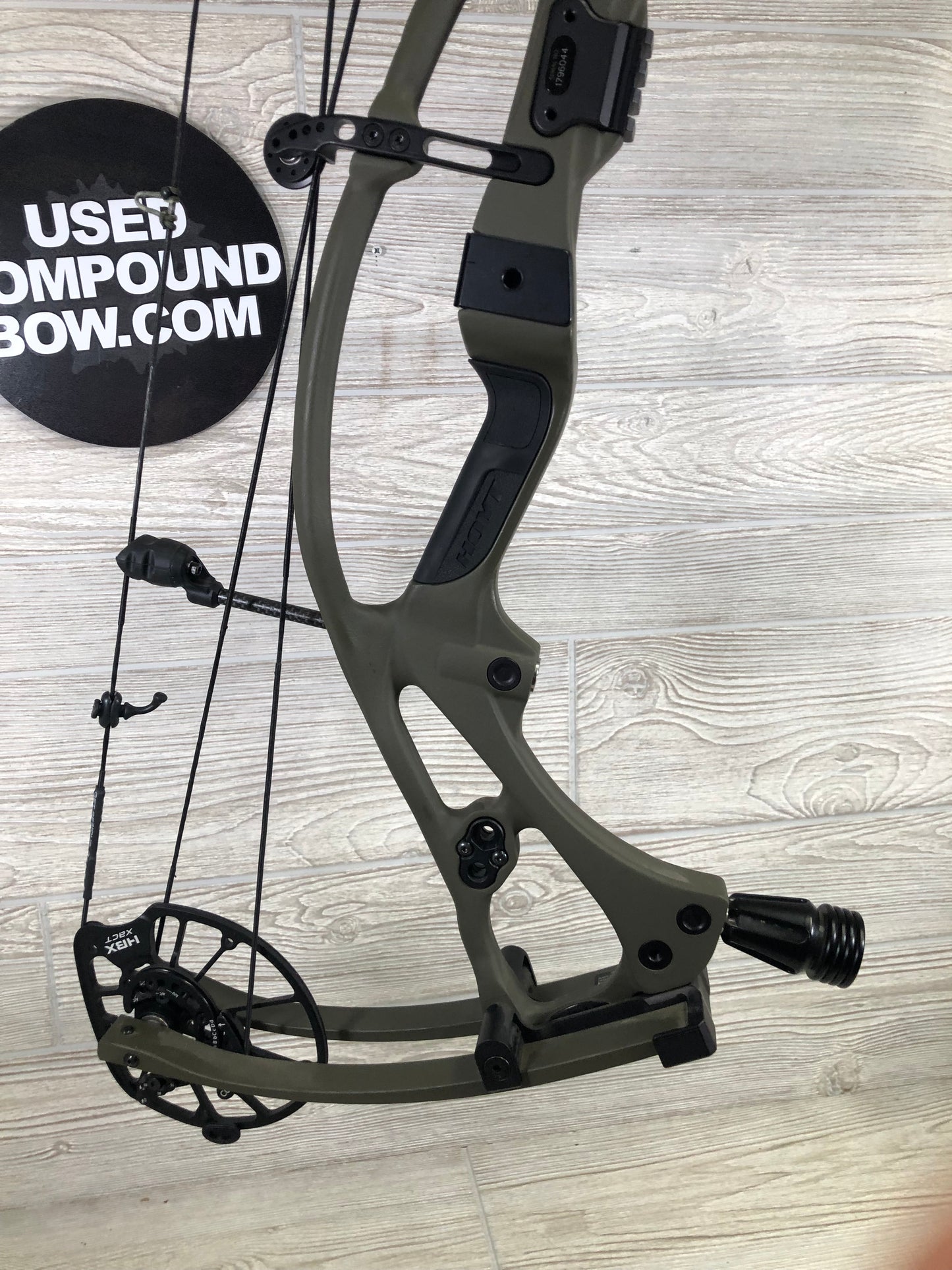 Used Hoyt RX-8 Right Handed Wilderness Green 70lbs 25-30"