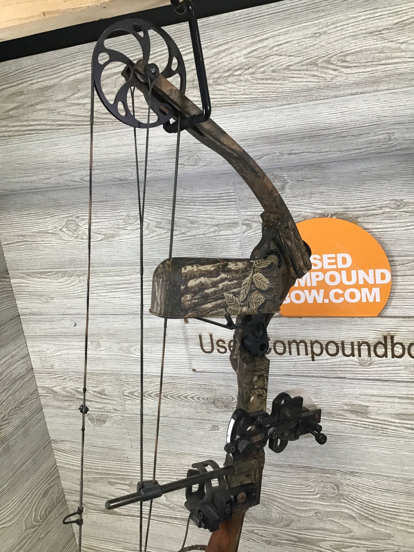 Used Mathews Q2 XL 27" 60lb Right Handed Bow PKG