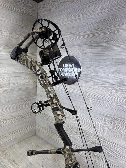 Used Mathews V3 31 Right Hand Under Armour Camo W/ Mathews Accessories