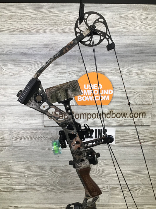 Mathews Outback 29" 60-70lb Right Handed Bow package Excellent shape