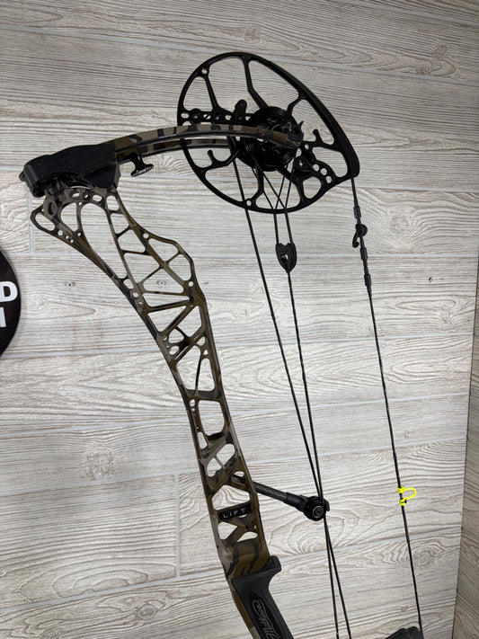 Used Mathews Lift 29.5 Mossy Oak Bottomlands Right Hand