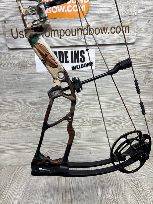 Elite Ritual 30 Right Handed 60-70# 28" draw Pure Whitetail camo