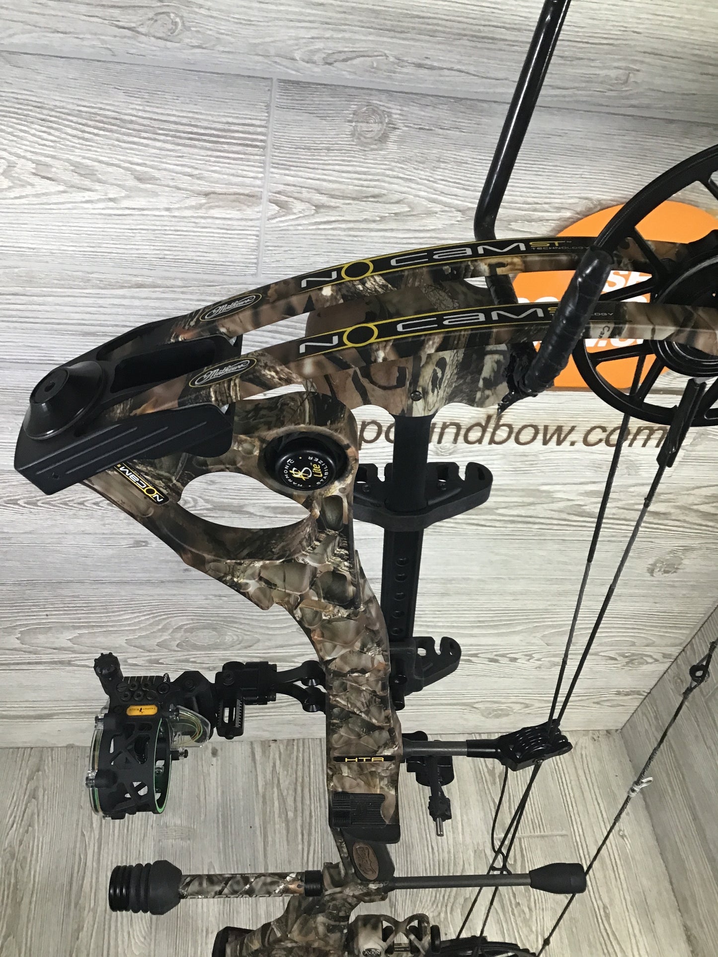 Used Mathews No Cam HTR RH 27" 70lbs Camo PKG