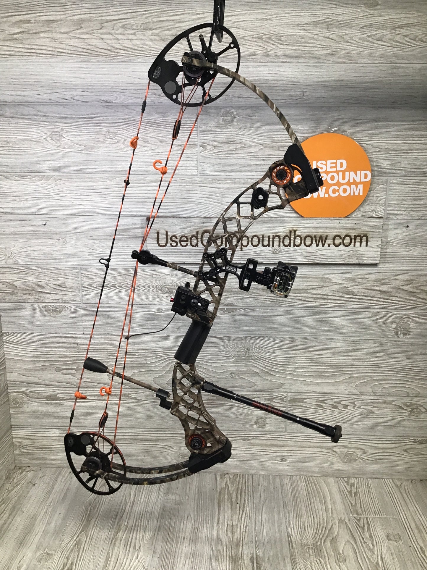 Used Mathews Chill 28/70 lost camo Package Right Handed