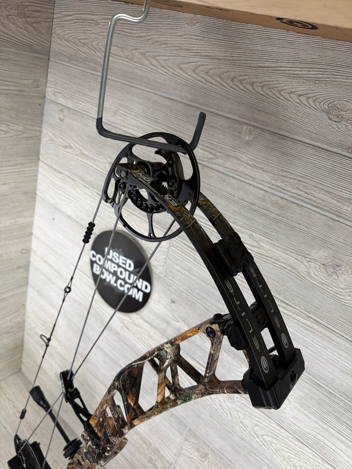 Used Elite Envision RH 60# Realtree Edge Bow