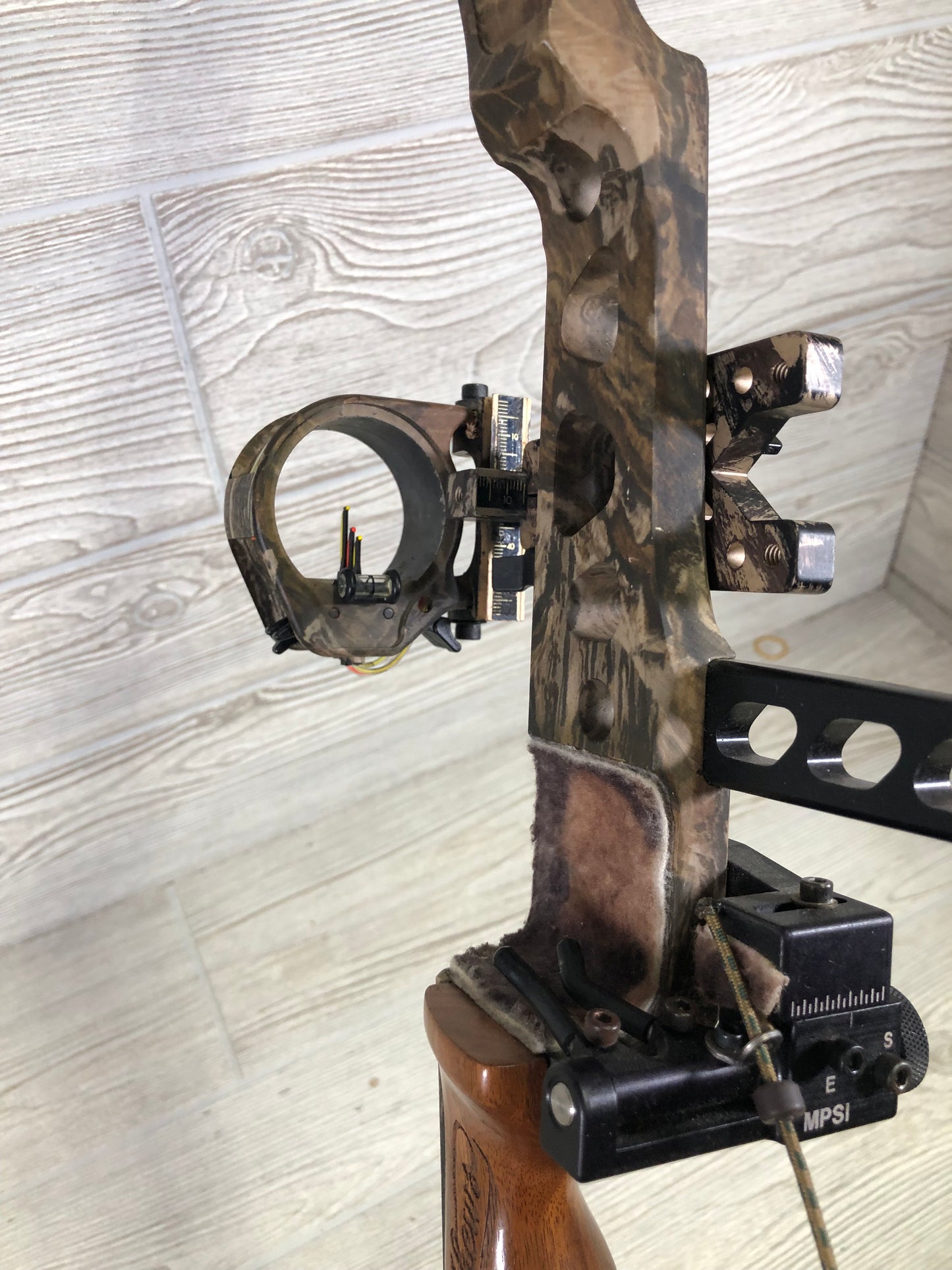 Used Mathews Icon RH 29" 50-60lb Bow Package