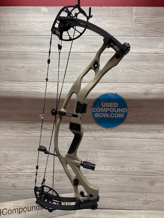 Hoyt RX-10 RH Sanstorm with topo tan inlay limbs 65-75 lbs