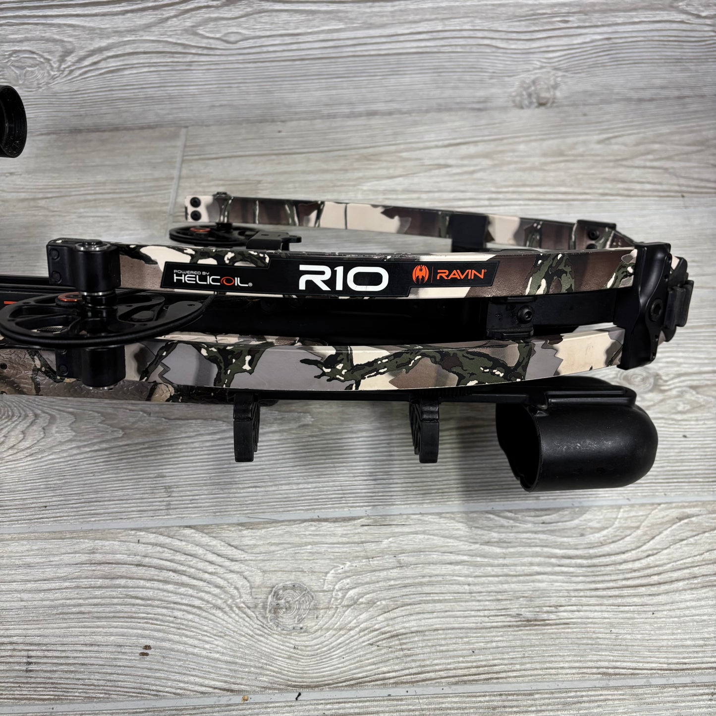 Used Ravin R10 crossbow with new Gas strings