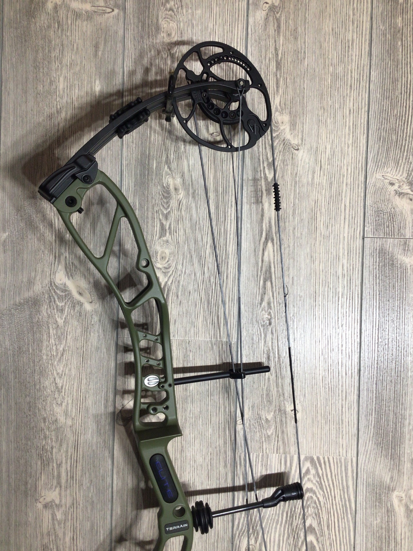 Used Elite Terrain RH OD Green 30" 70# Bow