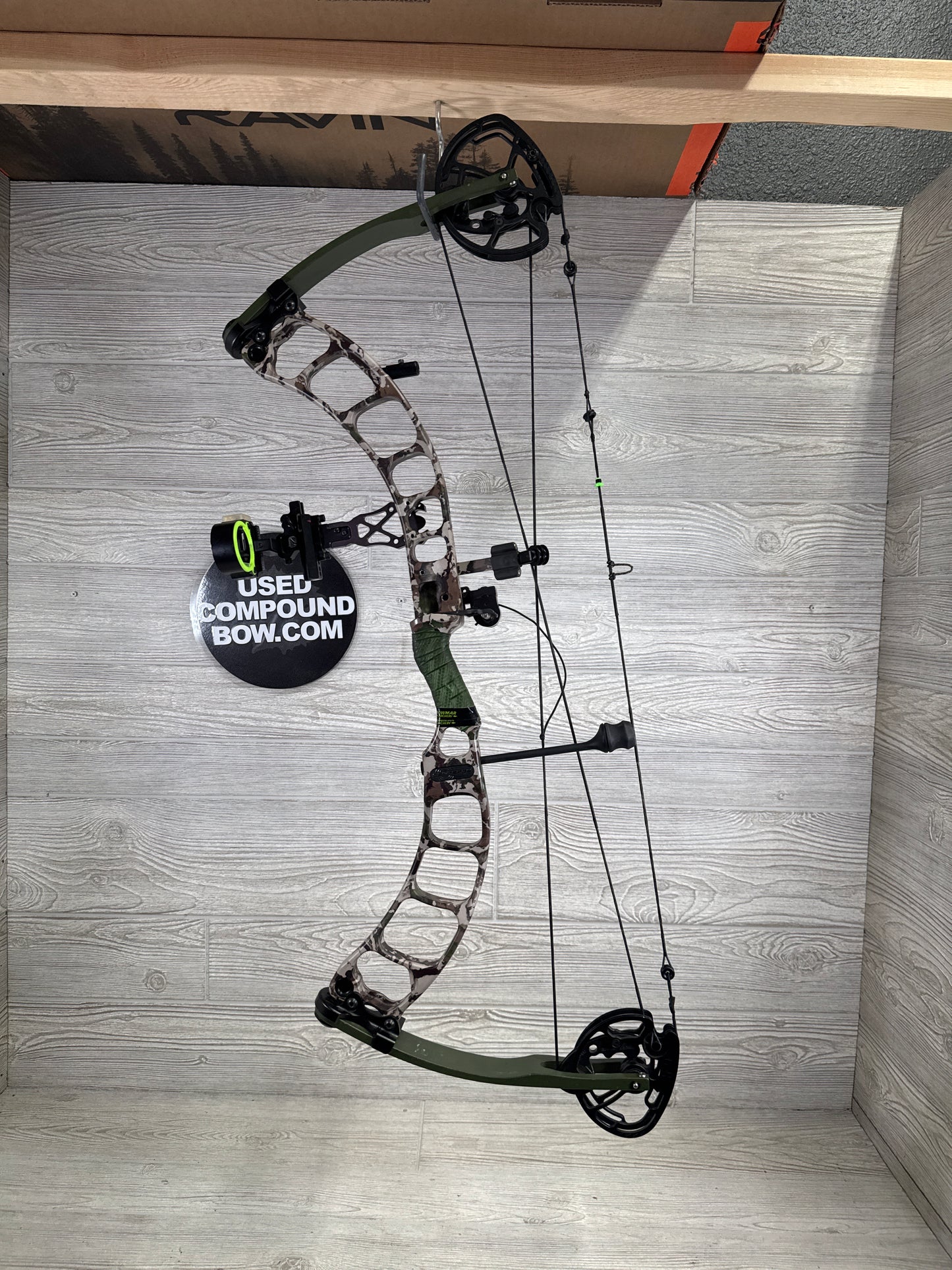 Used Prime Centergy 60-70# 28.5" Right Handed Camo/ Green Limb package