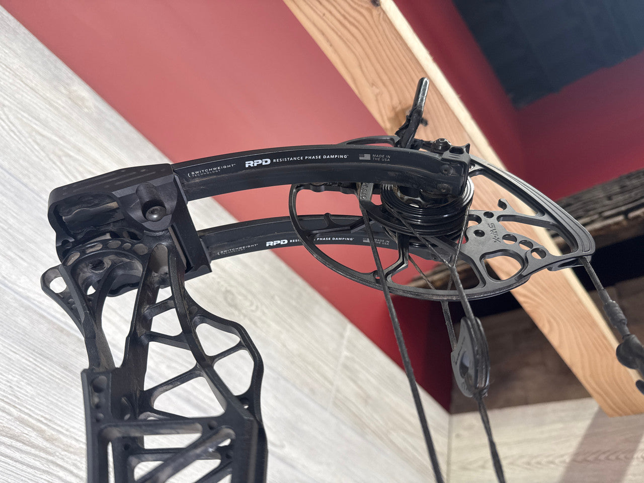 Mathews Lift 29.5 LH 29" 70lb Black Bow/Black Gold 4 pin slider