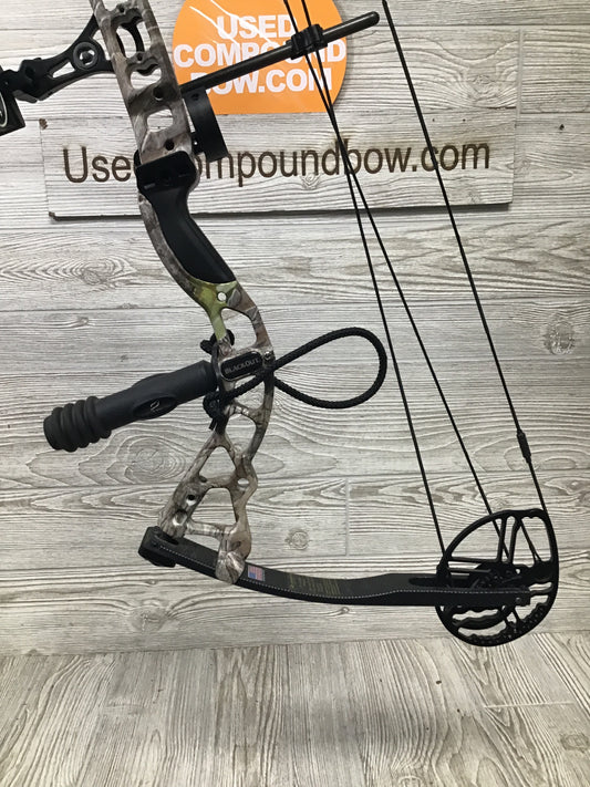 Diamond Blackout Intrigue Package 20-70# 23-30" Right Handed