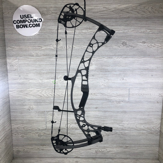 Used Hoyt Alpha AX-2 29 Tombstone RH 60-70# 29.5"