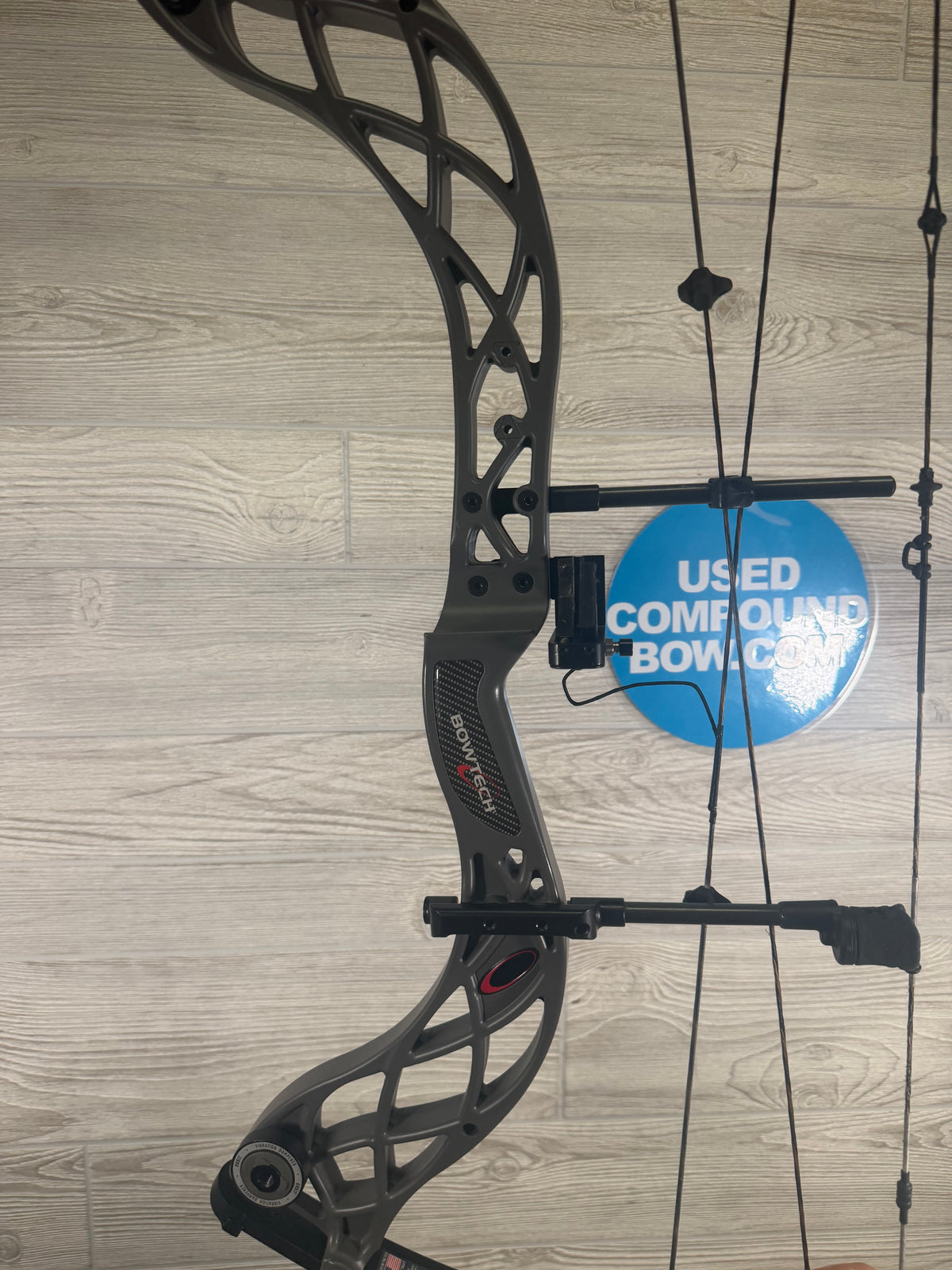 Used Bowtech Carbon Icon 28" 70lb Stealth Gray Right Hand