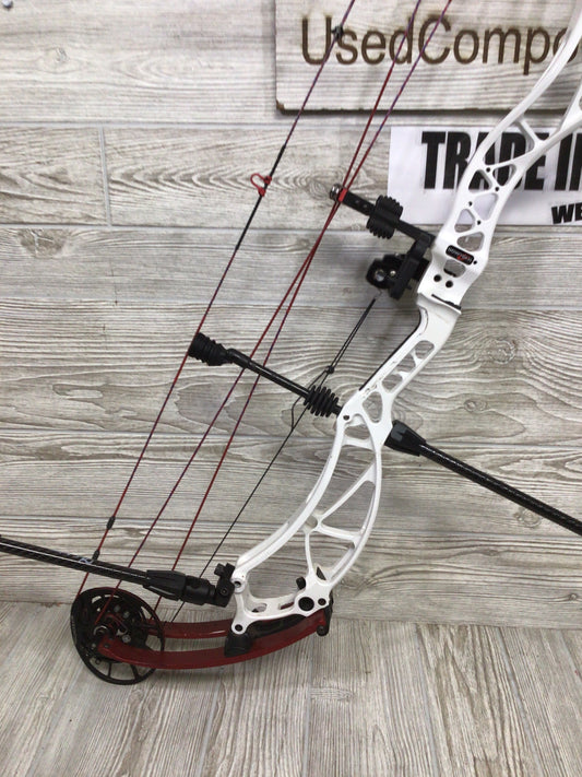 Used Bowtech Reckoning 38 Left Handed white/red limb Target bow