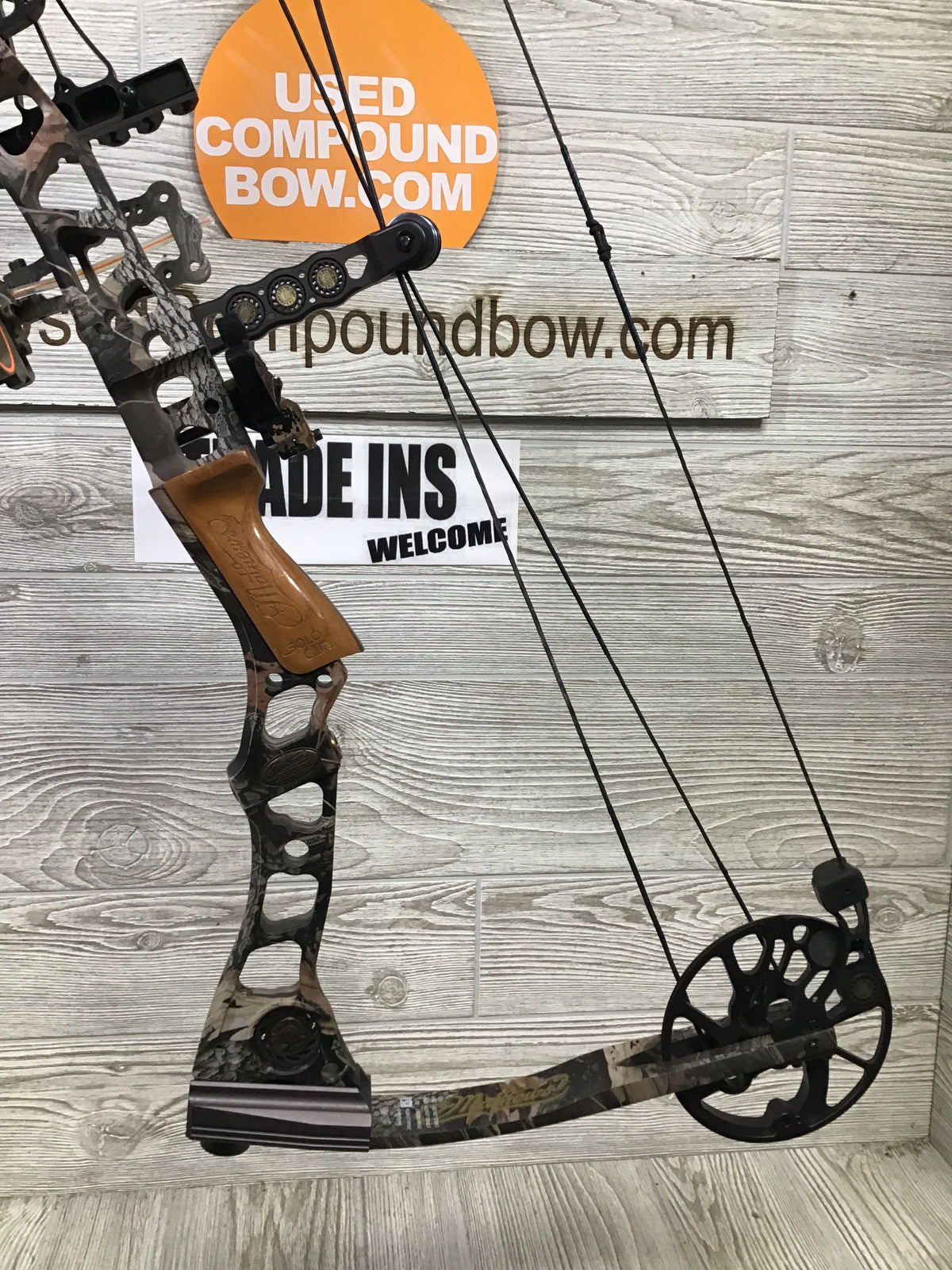 Mathews Switchback XT Right Handed 28" 50-60# Package GREAT condition