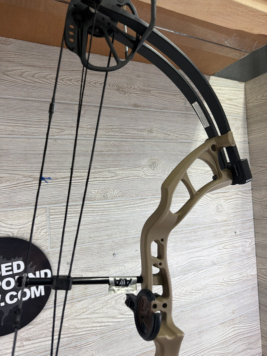 Used Bear Cruzer LH Buckskin Riser/Black Limbs