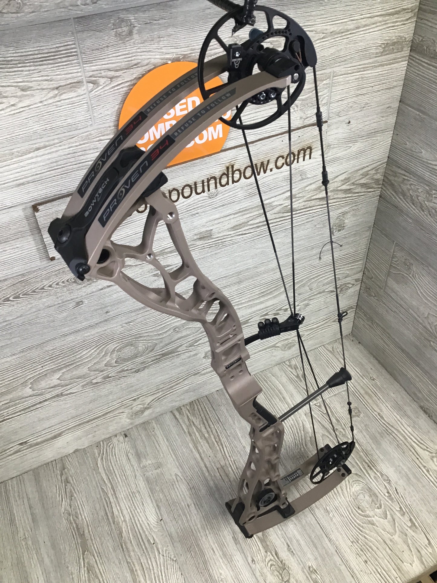 Bowtech Proven 34 Sandstone Medium Cam Right Handed 25-30" 60-70lbs