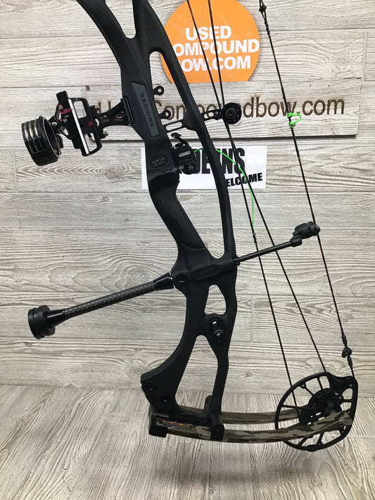 Hoyt RX-8 Ultra Black Riser/ Mossy Oak Bottomland limbs RH 60-70# package