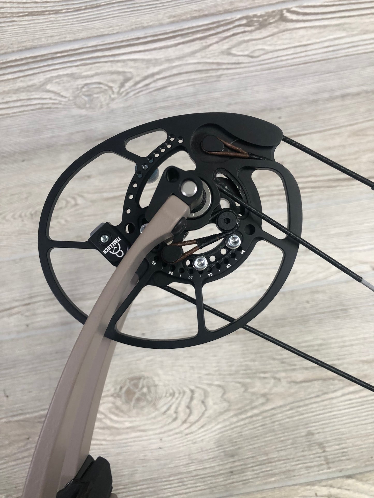 Bowtech Proven 34 Sandstone Medium Cam Right Handed 25-30" 60-70lbs