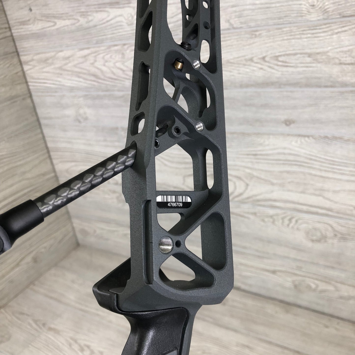Used Mathews Lift X 33 Shale Right Hand with ultra view grip