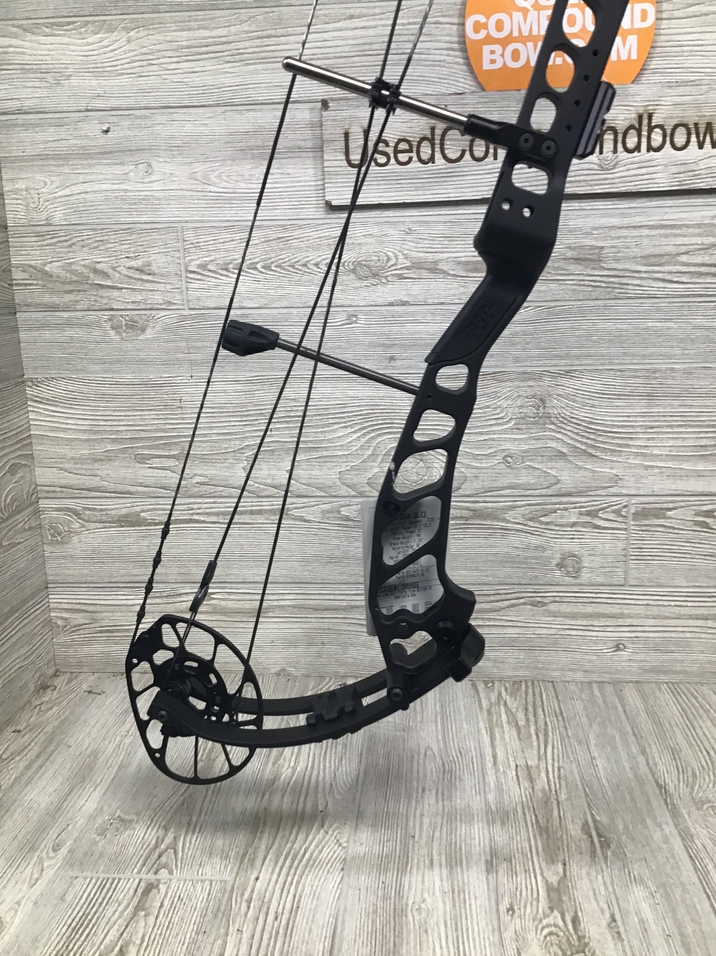NEW IN BOX W/Warranty PSE Shootdown Pro E2 70# RH Black Target Bow