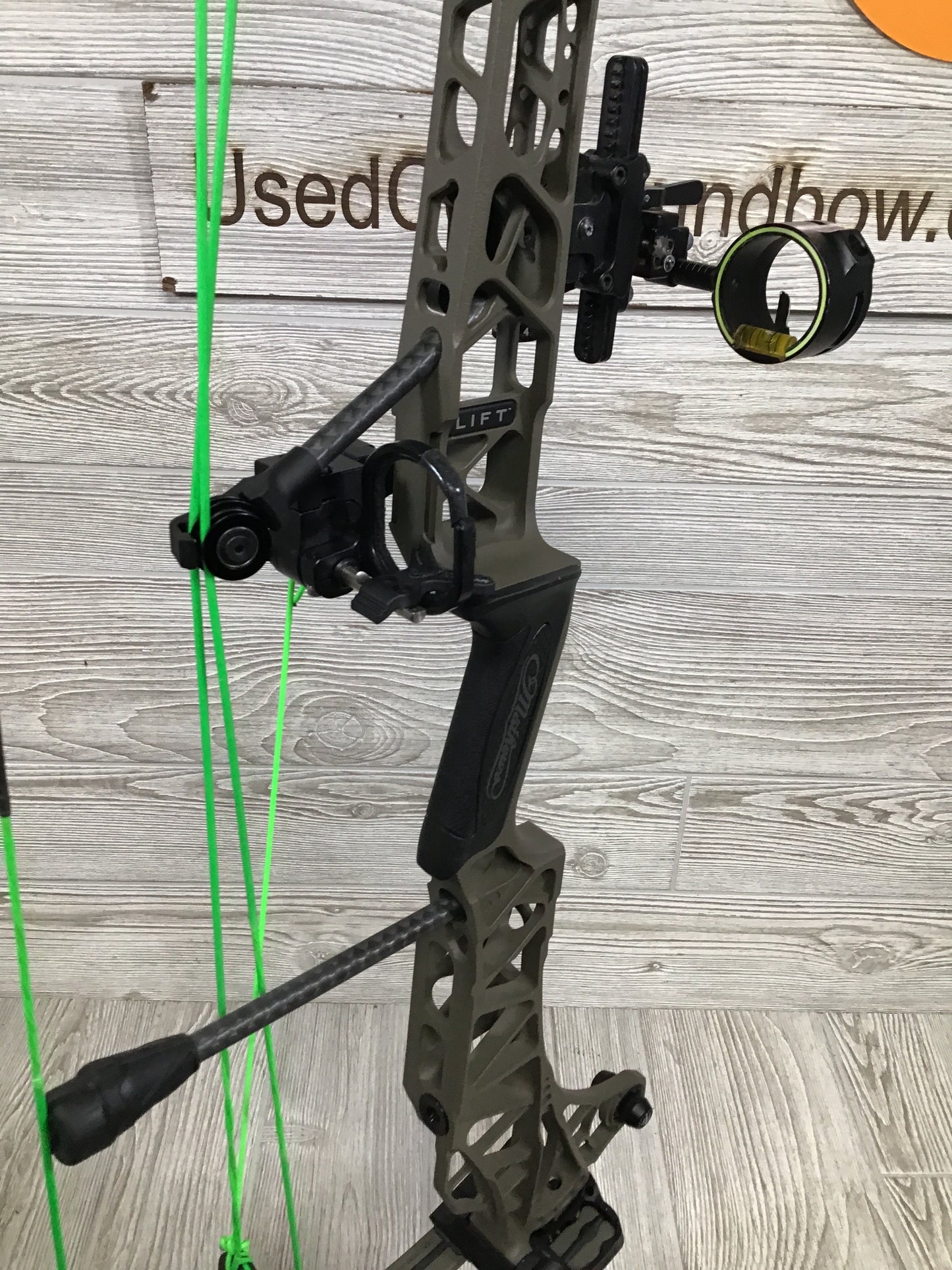 Mathews LIFT 33 Green Ambush LH Bow Hunter Package