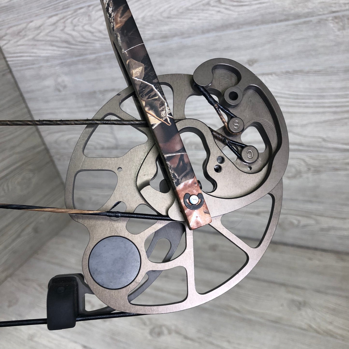 Mathews Outback 27" 60lb Right Handed Bow package
