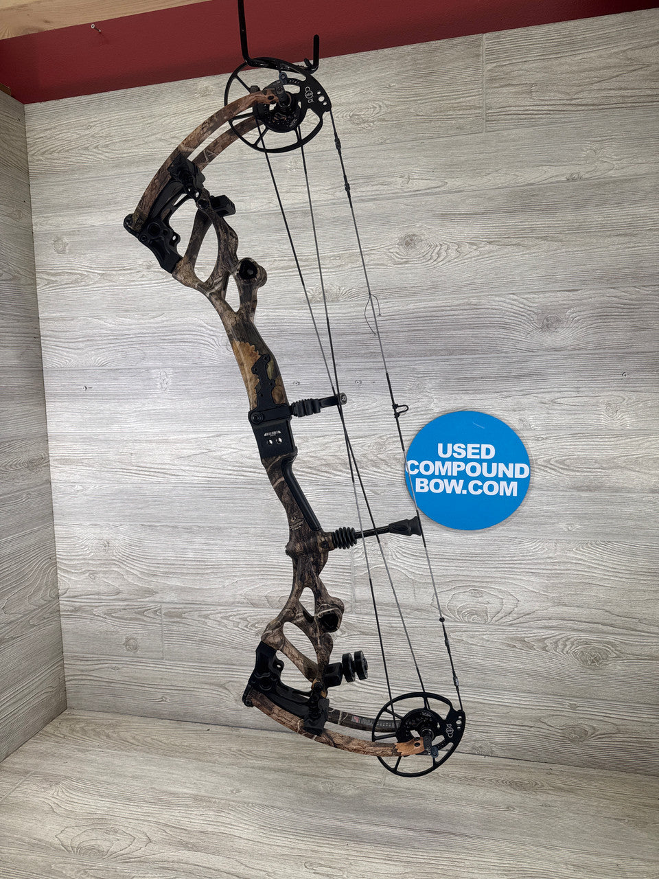 Bowtech Carbon One X 60-70# LH Mossy oak Camo