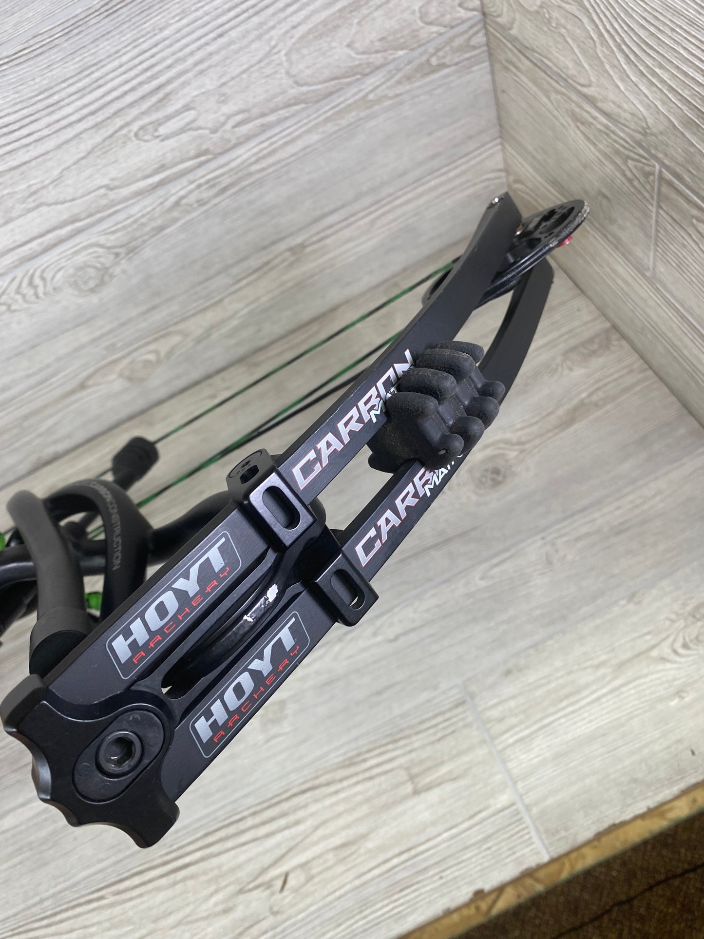 Used Hoyt Carbon Matrix #2 RKT 28.5" 60-70#