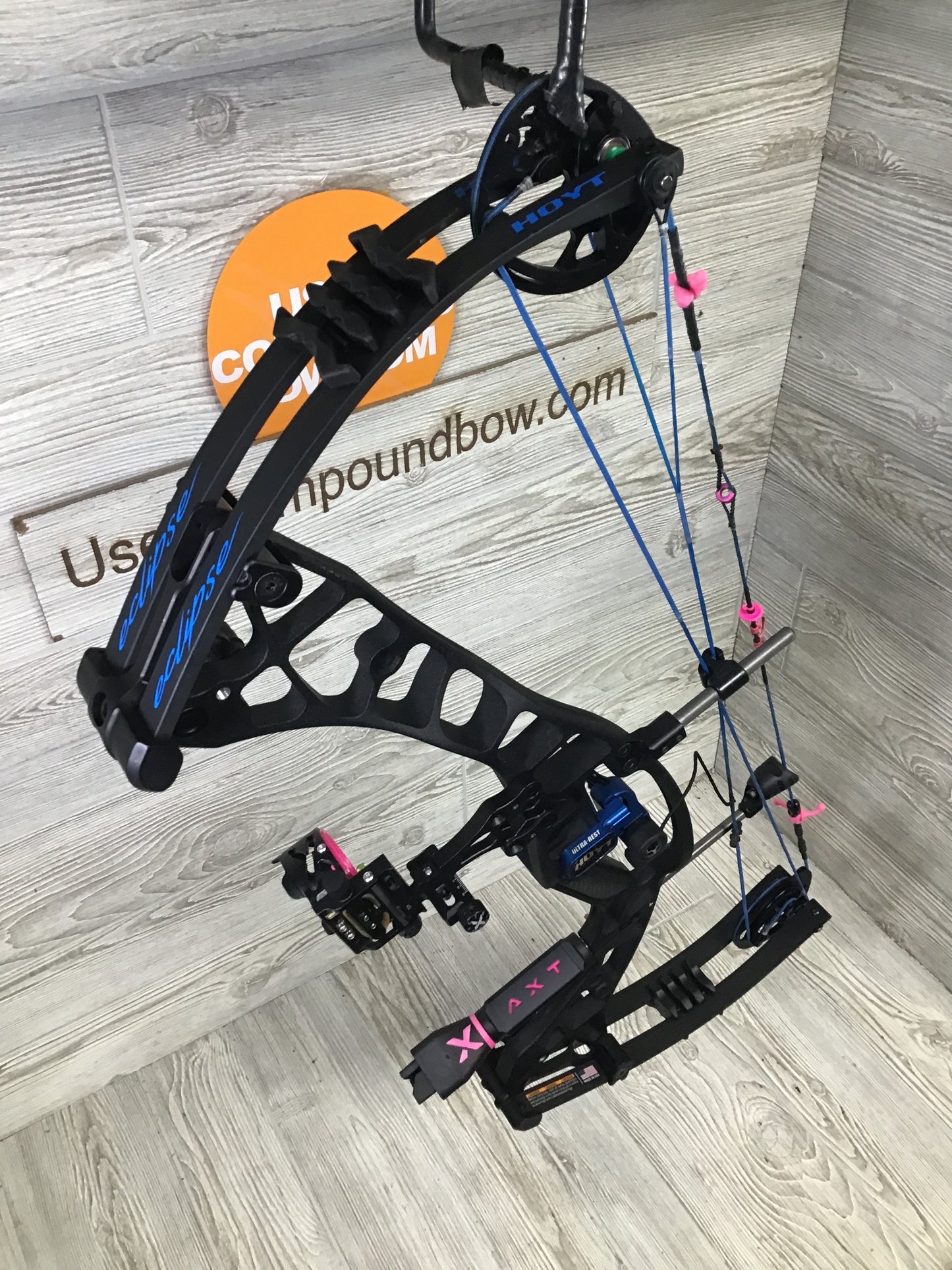 Hoyt Eclipse Left Handed package 24.5" 40-50# Black