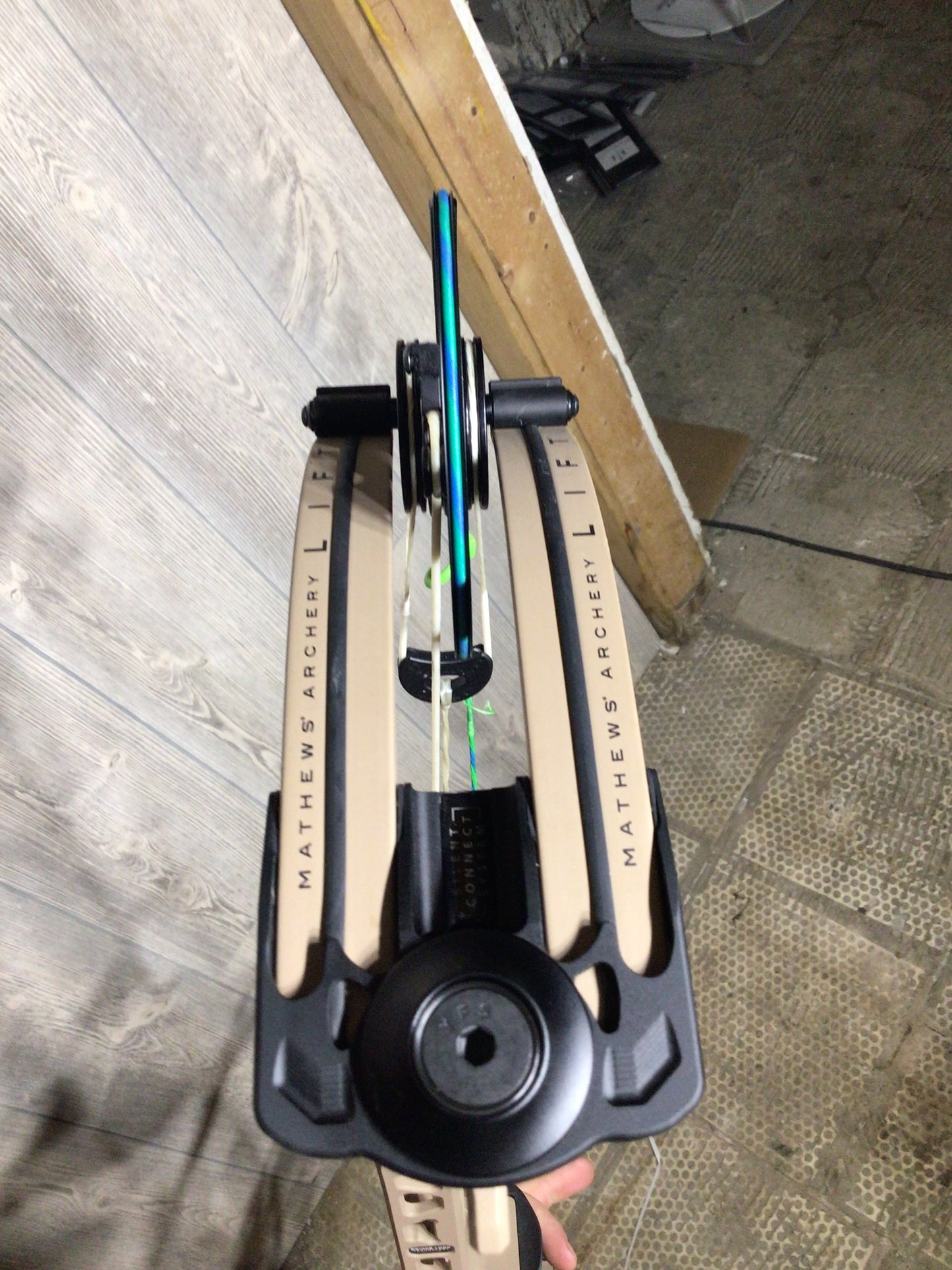 Mathews Lift 29.5 Earth RH