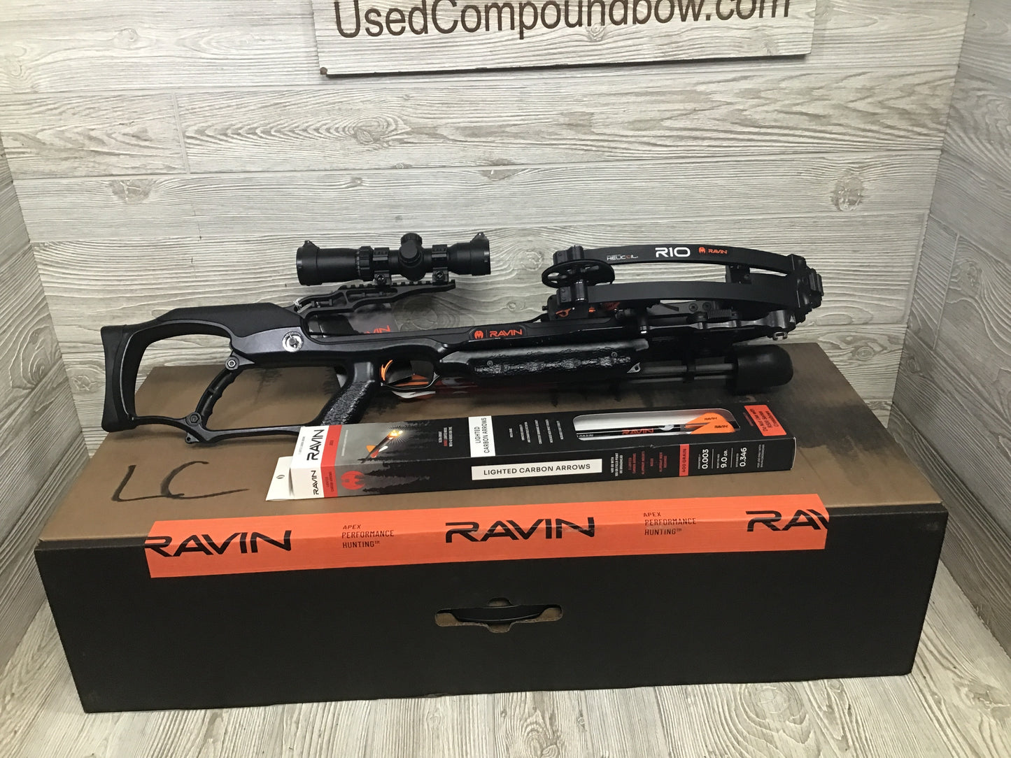 BRAND NEW Ravin R10 crossbow package R014 NEW IN BOX with EXTRA 3 pack of lighted bolts