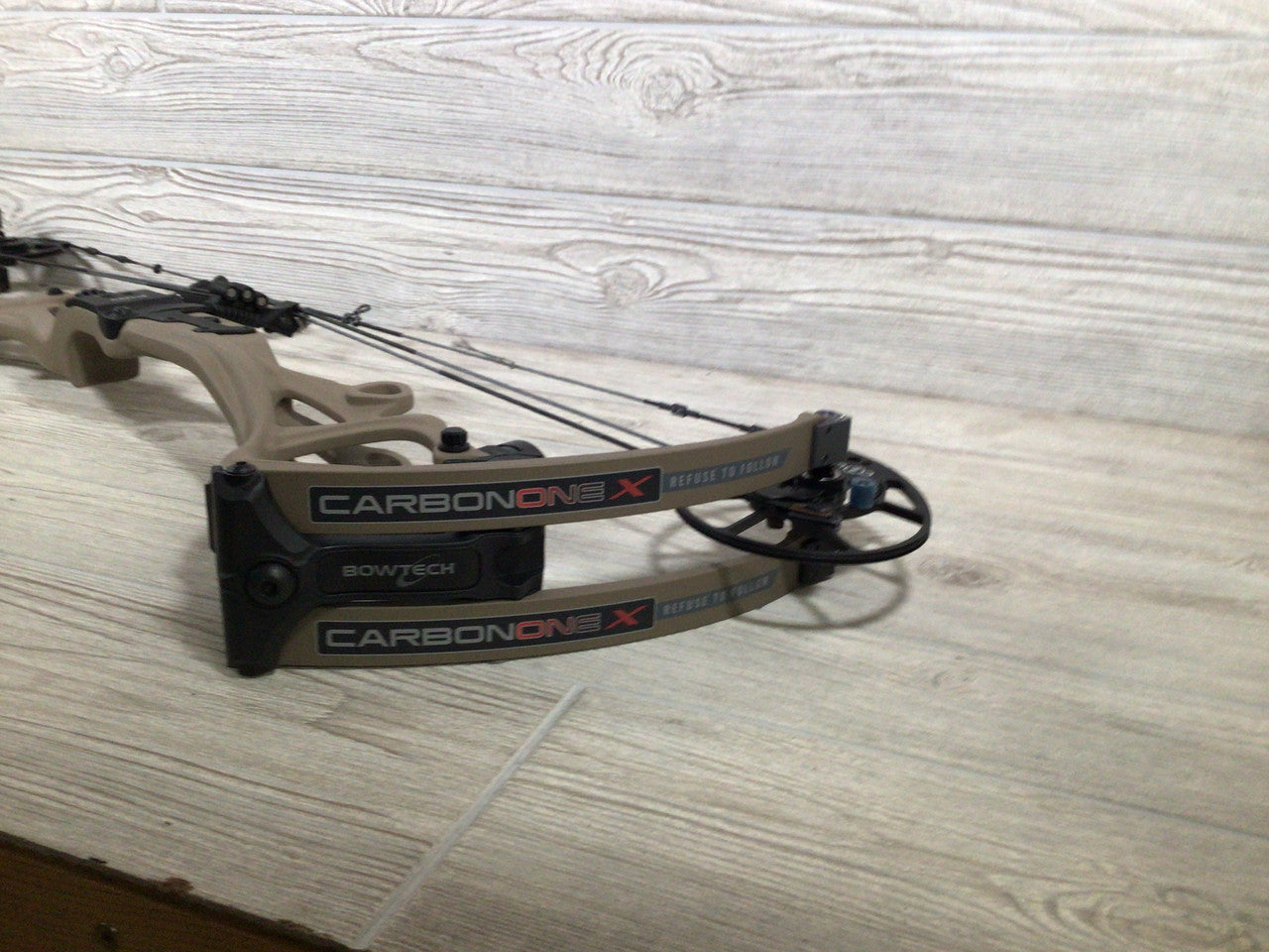Bowtech Carbon One X 60-70# RH Flat Dark Earth