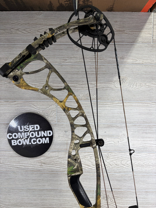 Used Hoyt Torrex XT Right Hand Camo 60-70lbs