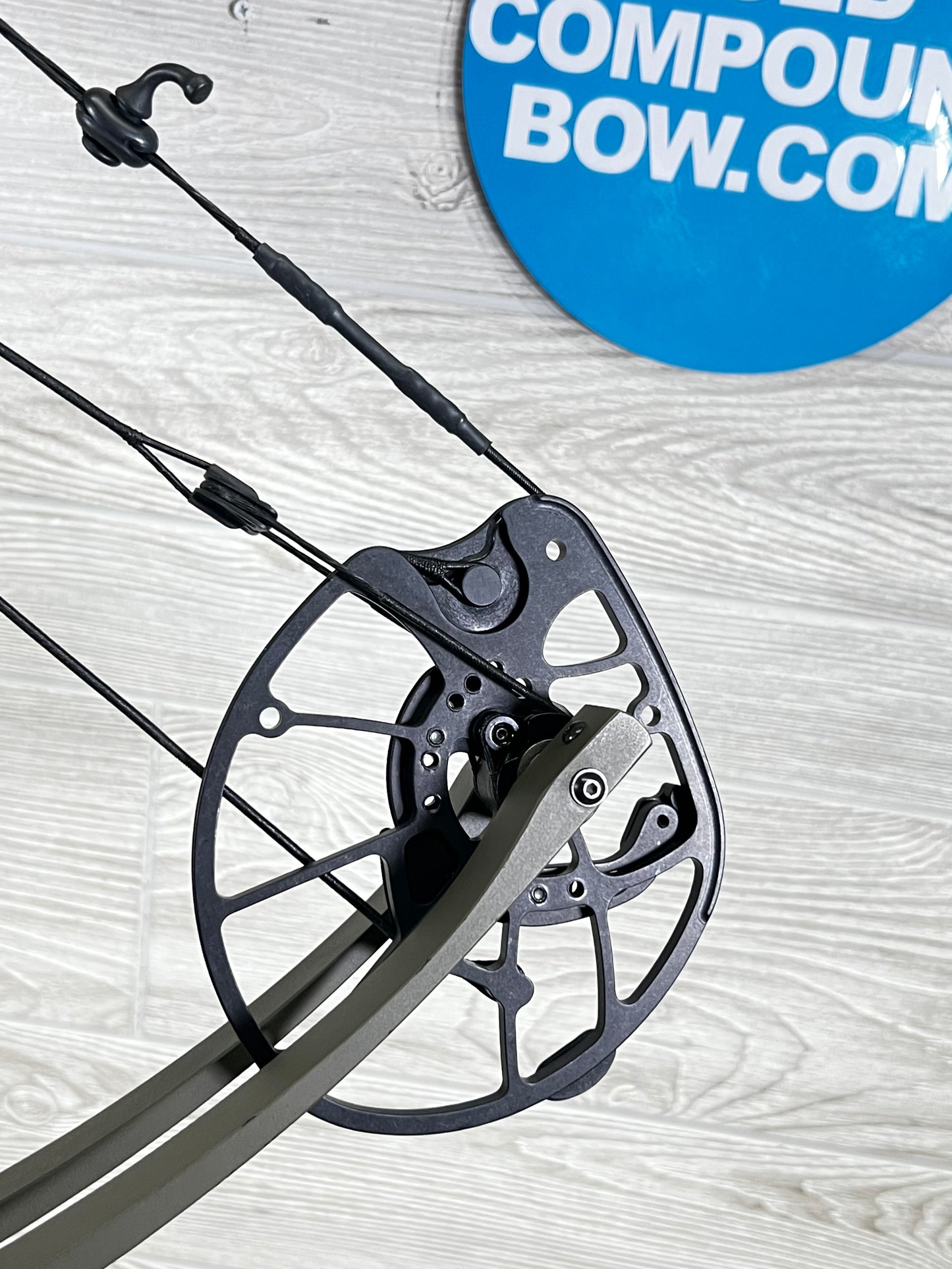 Used Hoyt RX-9 Ultra Right Handed 60-70# Wilderness 27.5/70