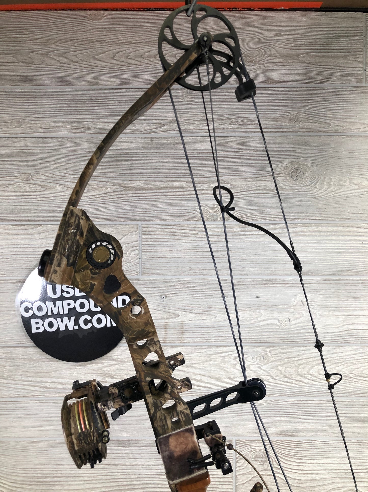 Used Mathews Icon RH 29" 50-60lb Bow Package